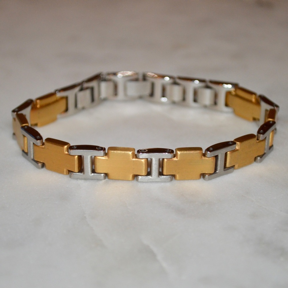 NWOT Silver & Gold Stainless Steel Link Bracelet (Discounted Shipping🚚)